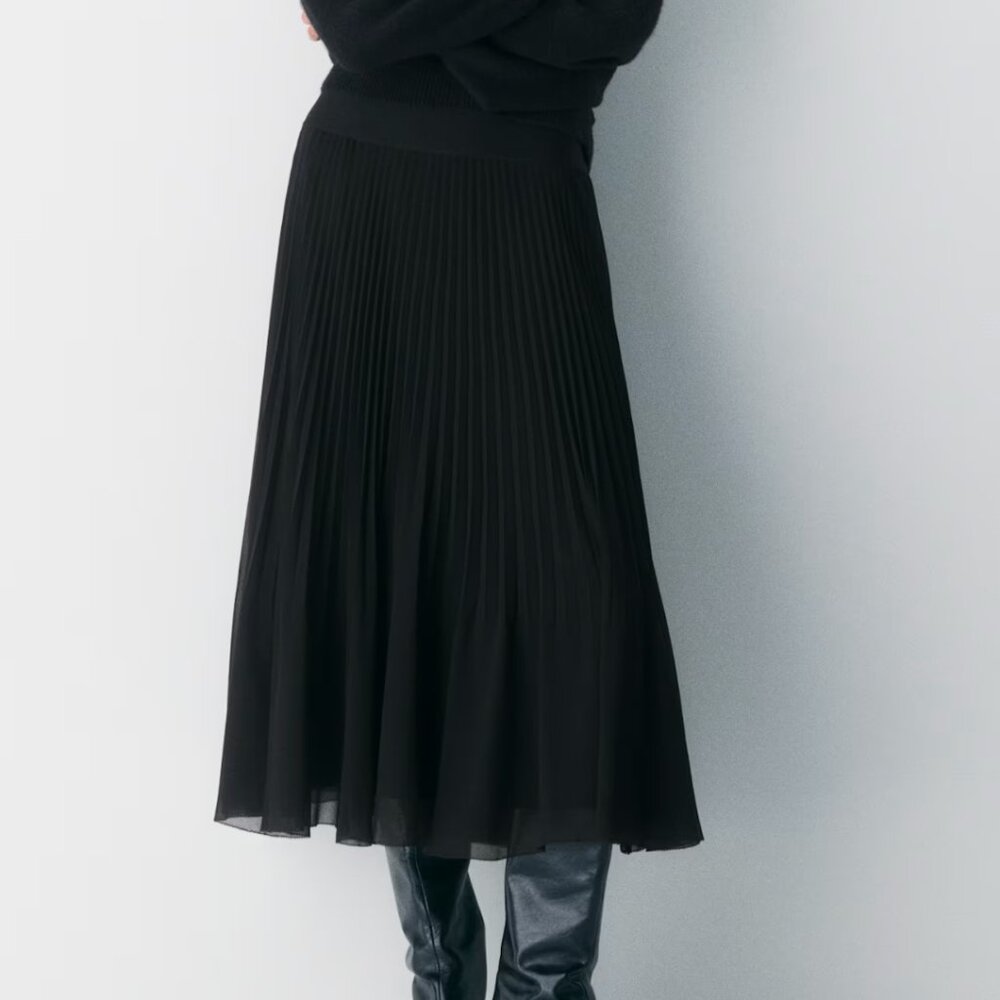 Aritzia Black Pleated Midi Skirt